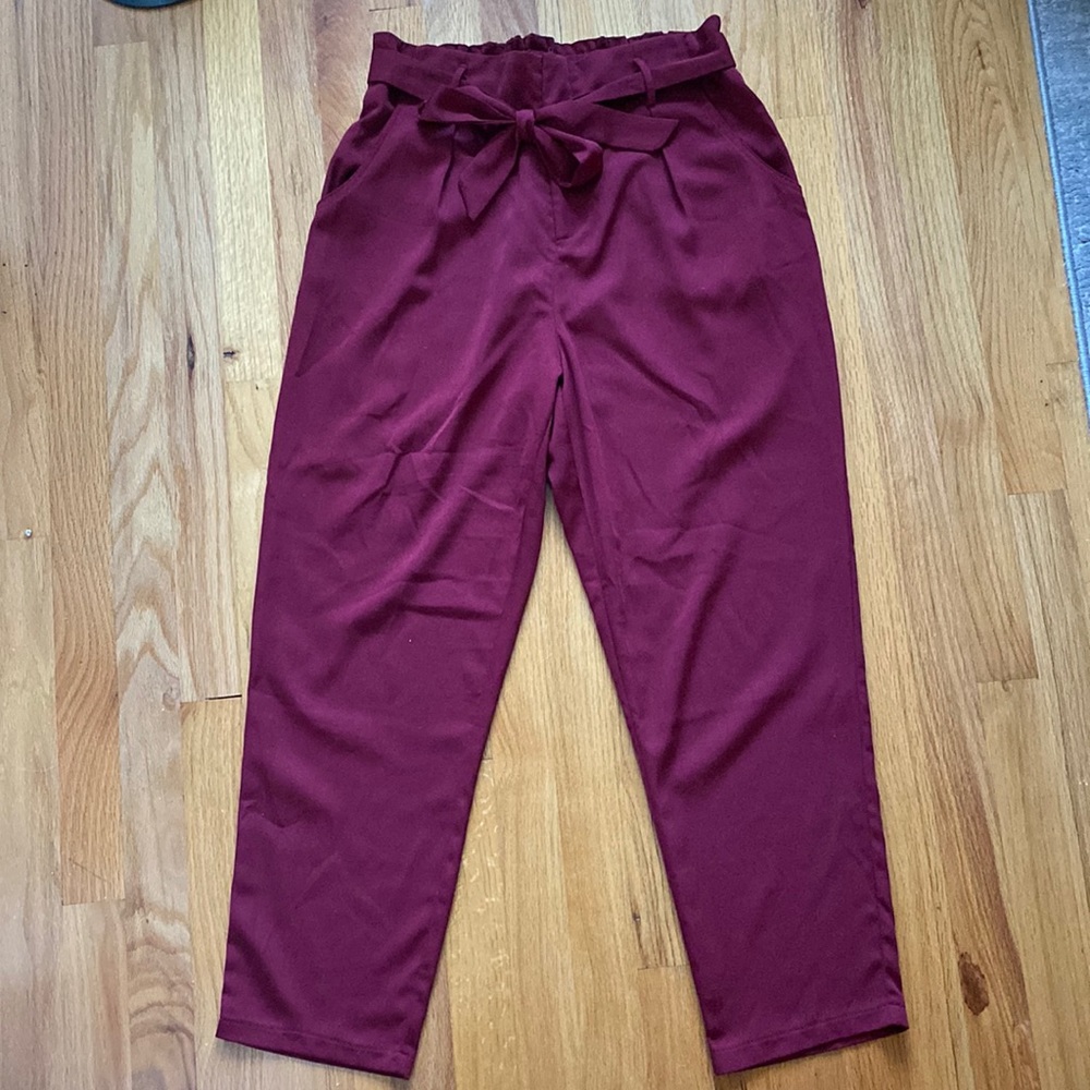 Cropped slacks with belt